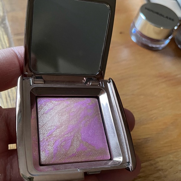 Hourglass Blush in Radiant Magenta - Picture 1 of 4